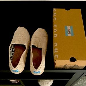Toms